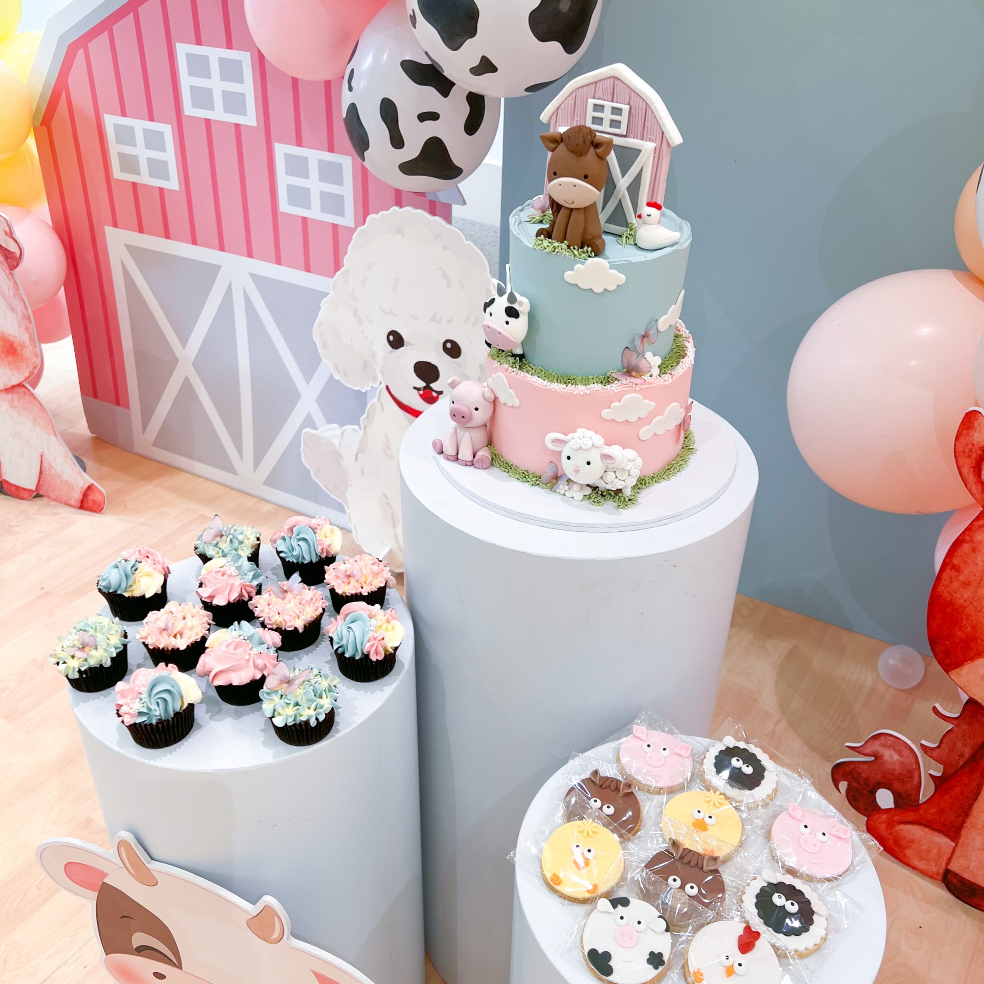 Farm animals birthday cake for kids party